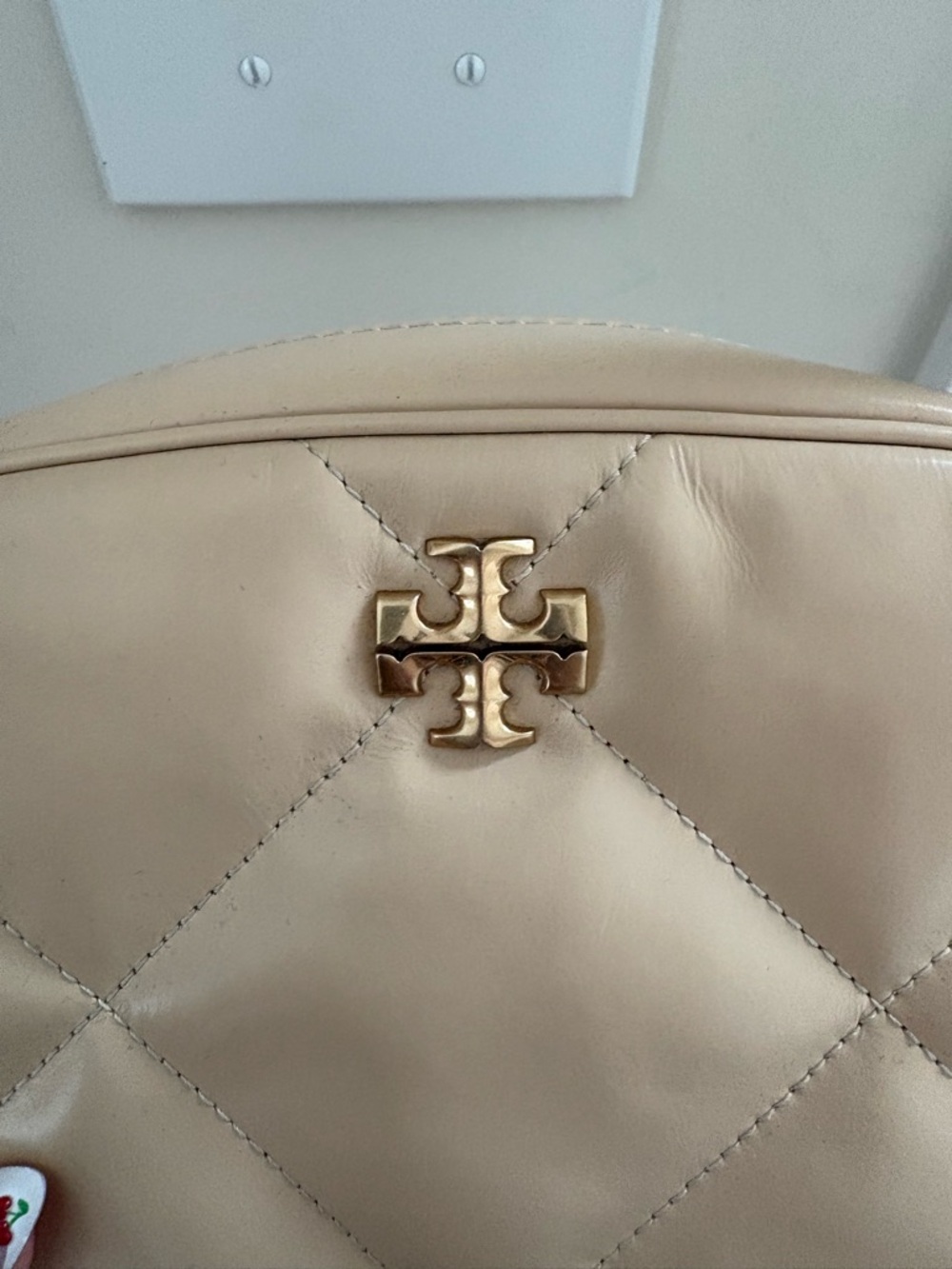 Tory Burch Beige Quilted Crossbody with Gold Chain Strap and Detailing - Picture 3 of 5